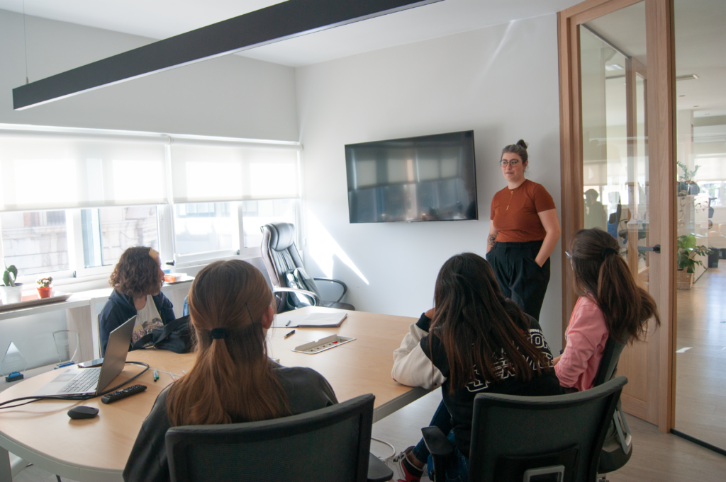 Bárbara charla oficinas Prodevelop desafío STEAM