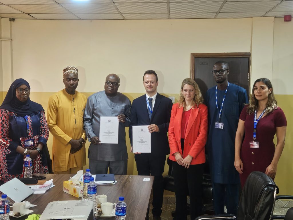 Prodevelop firma implementación Posidonia Management Gambia
